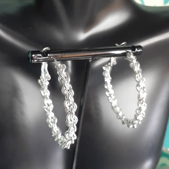 18K Gold F. Chain Links Hoop Earrings - 1.5 Inch D - Picture 4 of 6